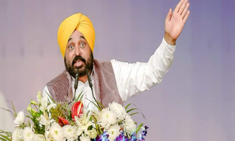 Chief Minister Bhagwant Mann was seen singing a song with singer Sukhwinder Singh BJP took a jibe