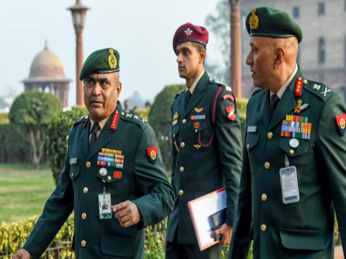 दिल्ली में एक छात्र के सुसाइड केस में सेना ने दिए जांच के आदेश, पुलिस ने बनाई 5 सदस्यीय SIT दिल्ली में एक छात्र के सुसाइड केस में सेना ने दिए जांच के आदेश, पुलिस ने बनाई 5 सदस्यीय SIT