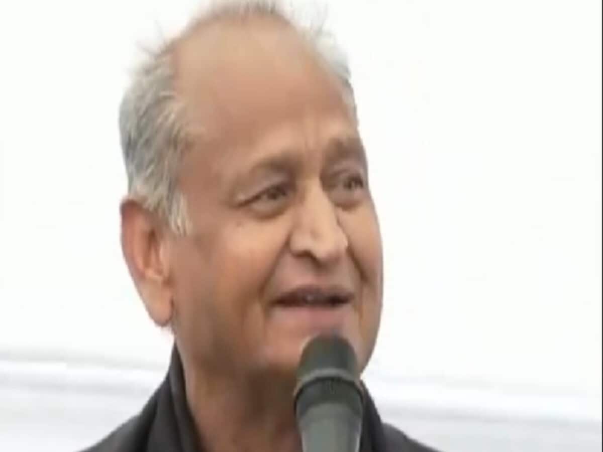Ashok Gehlot targeted the leaders who left Congress party and joined BJP – नए घर में शिफ्ट हुए अशोक गहलोत, बोले