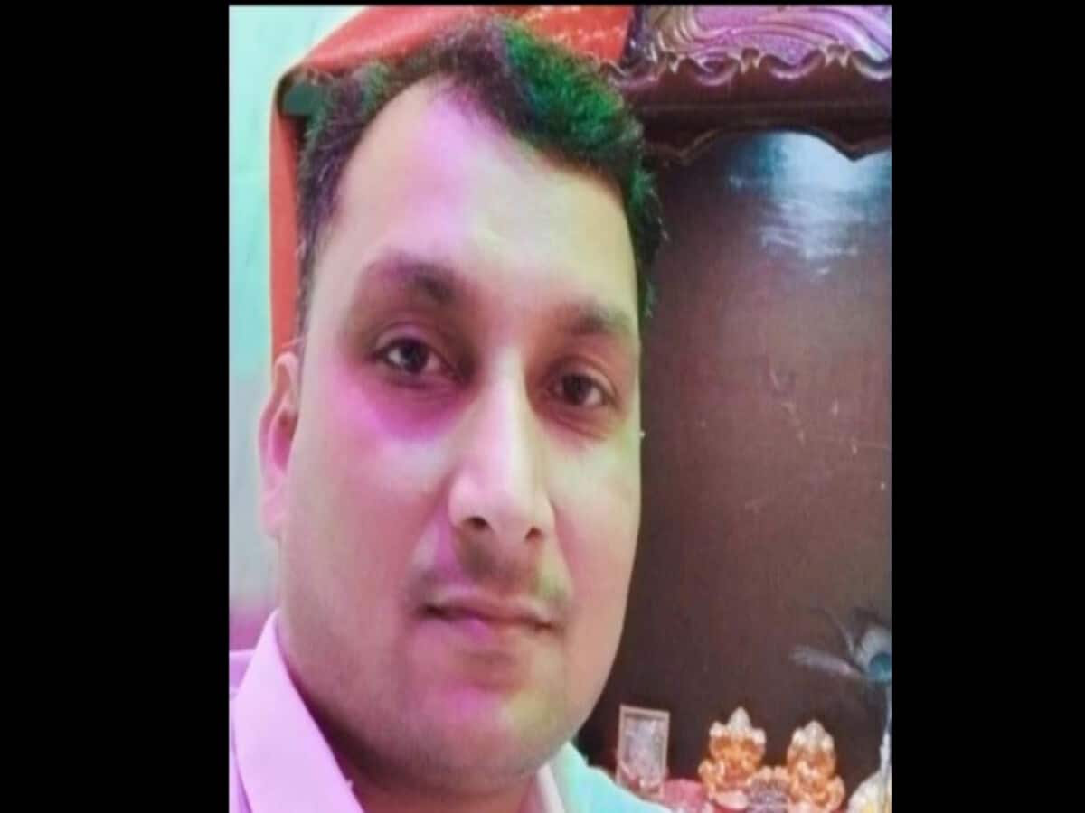 इस बात पर पति-पत्नी के बीच झगड़ा बना जानलेवा, सीए की गोली लगने से मौत, बीवी पर हत्या का आरोप इस बात पर पति-पत्नी के बीच झगड़ा बना जानलेवा, सीए की गोली लगने से मौत, बीवी पर हत्या का आरोप