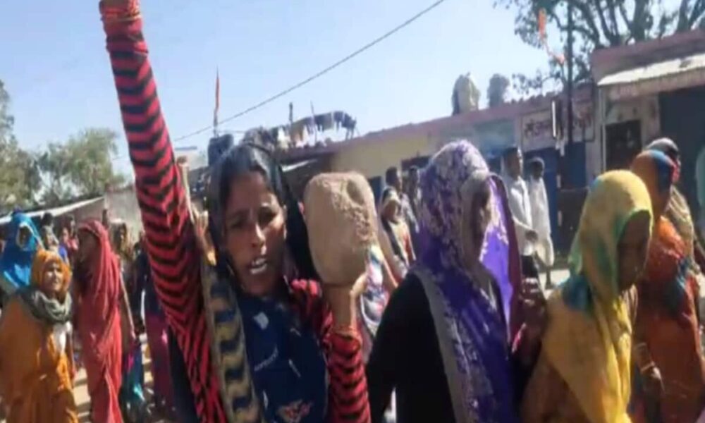 BSP नेता महेंद्र गुप्ता की हत्या के बाद समर्थकों का बवाल, पुलिस पर पथराव, सामने आई हत्या की वजह
