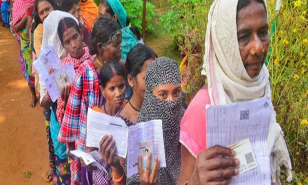 छत्तीसगढ़ की बस्तर लोकसभा सीट में महिलाएं बदलेंगी चुनाव का गणित, बस्तर में कैसे गेम चेंजर बनेंगी महिला वोटर