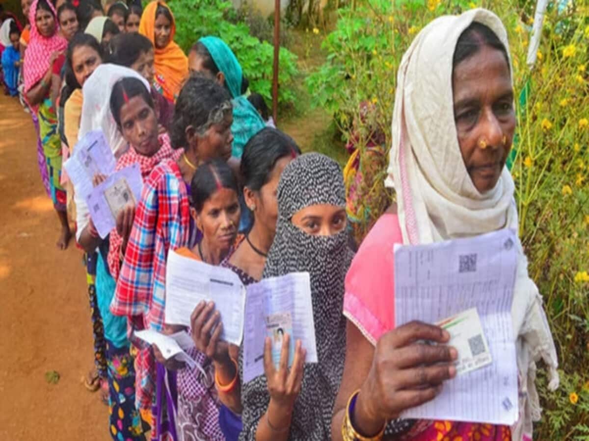 छत्तीसगढ़ की बस्तर लोकसभा सीट में महिलाएं बदलेंगी चुनाव का गणित, बस्तर में कैसे गेम चेंजर बनेंगी महिला वोटर छत्तीसगढ़ की बस्तर लोकसभा सीट में महिलाएं बदलेंगी चुनाव का गणित, बस्तर में कैसे गेम चेंजर बनेंगी महिला वोटर