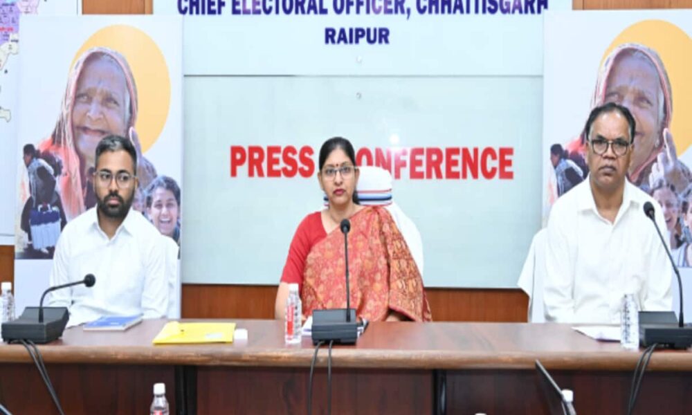 पहले चरण के लिए बस्तर लोकसभा सीट से 12 अभ्यार्थियों ने भरा 18 नामांकन पत्र, 28 को जारी होगी दूसरे चरण की अधिसूचना