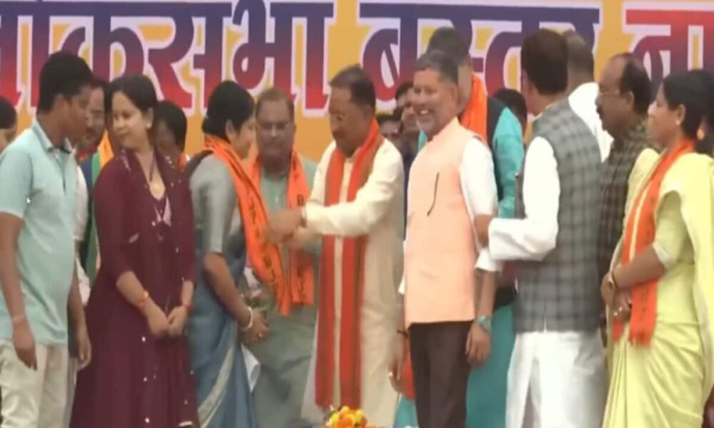 छत्तीसगढ़ में लोकसभा चुनाव से पहले कांग्रेस को बड़ा झटका, बस्तर महापौर भाजपा में शामिल
