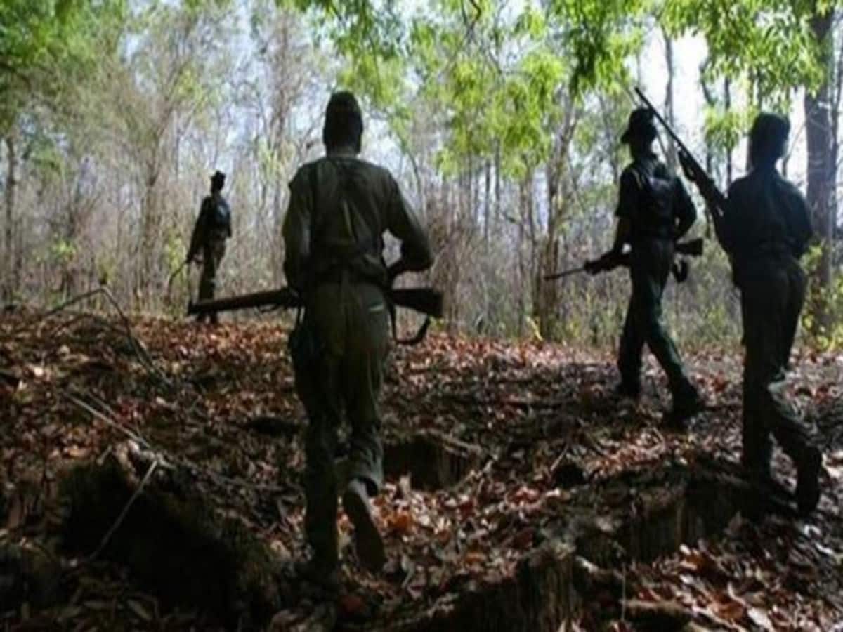 बातचीत की पेशकश के बीच नक्सलियों के ताबड़तोड़ हमले, भाजपा नेता के बाद पुलिसवाले के भाई को मार डाला