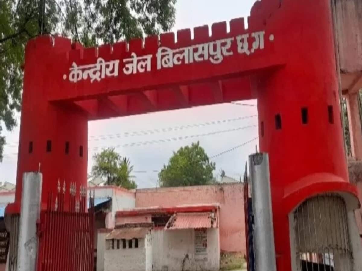 जेल से भाग निकला चोरी का आरोपी, अफसरों को चमका देकर हुआ फरार जेल से भाग निकला चोरी का आरोपी, अफसरों को चमका देकर हुआ फरार
