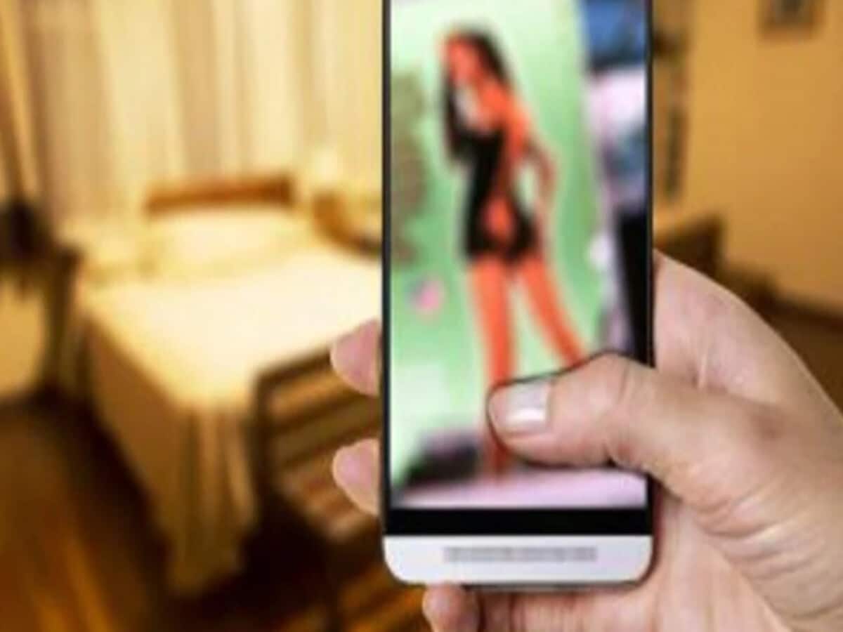पहले मोहब्बत में बनाया वीडियो, तकरार के बाद एक्स गर्लफ्रेंड की इज्जत कर दी सोशल मीडिया में नीलाम, जानें मामला पहले मोहब्बत में बनाया वीडियो, तकरार के बाद एक्स गर्लफ्रेंड की इज्जत कर दी सोशल मीडिया में नीलाम, जानें मामला