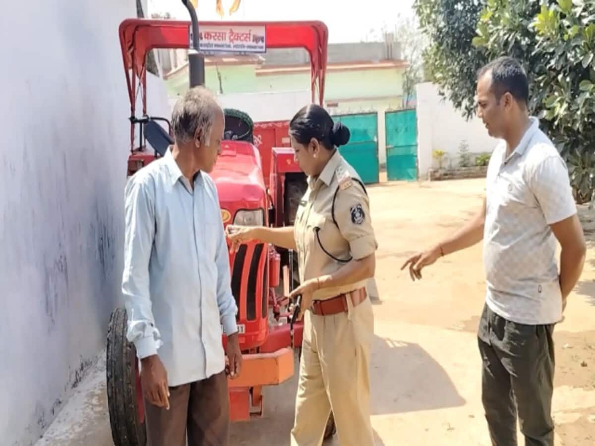 छत्तीसगढ़ में कांग्रेस नेता की ट्रैक्टर से कुचलकर हत्या, मॉर्निंग वॉक में अकेला पाकर उतारा मौत के घाट छत्तीसगढ़ में कांग्रेस नेता की ट्रैक्टर से कुचलकर हत्या, मॉर्निंग वॉक में अकेला पाकर उतारा मौत के घाट