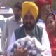 Chief Minister Bhagwant Mann Reached home carrying his daughter in his lap also revealed the name