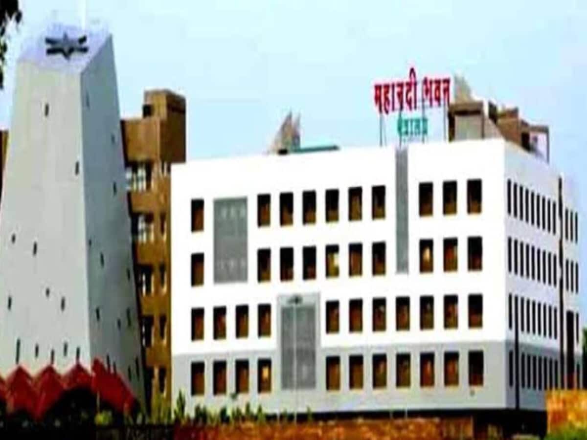 छत्तीसगढ़ मंत्रालय और PHQ की सुरक्षा में तैनात जवान ने की धुआंधार फायरिंग, एक के बाद एक चलाई 12 गोली छत्तीसगढ़ मंत्रालय और PHQ की सुरक्षा में तैनात जवान ने की धुआंधार फायरिंग, एक के बाद एक चलाई 12 गोली