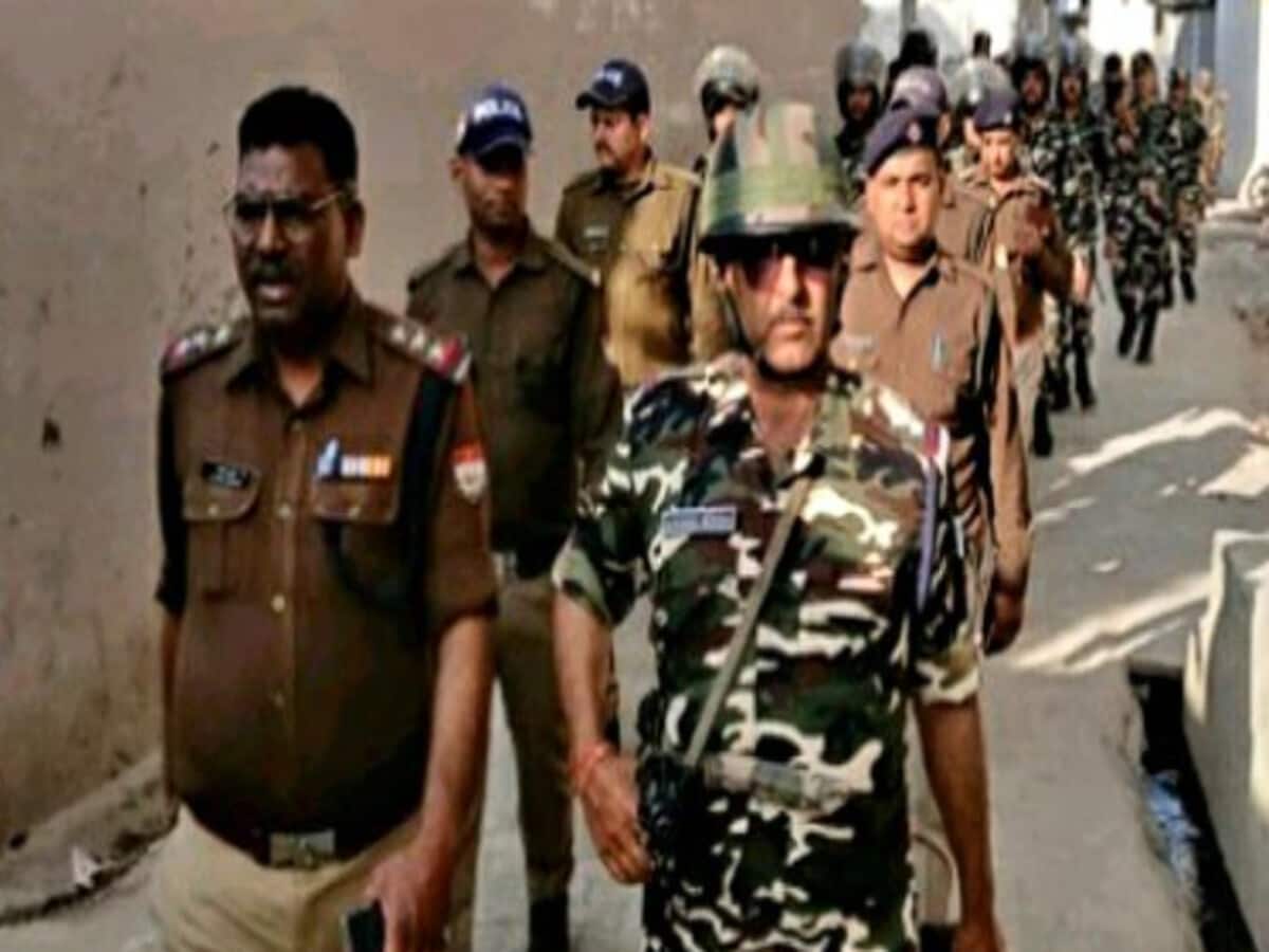 क्रिकेट खेलने विवाद के बाद युवक का मर्डर, रुड़की के पनियाला गांव में पुलिस का फ्लैग मार्च क्रिकेट खेलने विवाद के बाद युवक का मर्डर, रुड़की के पनियाला गांव में पुलिस का फ्लैग मार्च