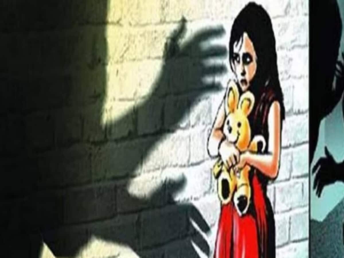 The girls of class 6th and 8th said Sir he talks dirty speaks alone in the room – 6वीं और 8वीं की छात्राओं ने बोला The girls of class 6th and 8th said Sir he talks dirty speaks alone in the room – 6वीं और 8वीं की छात्राओं ने बोला