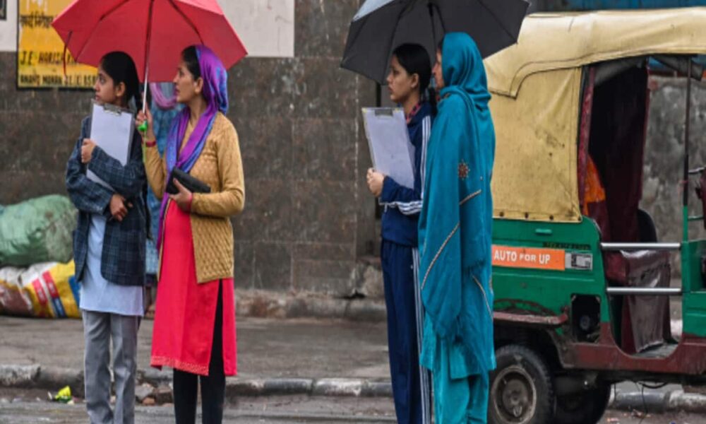 delhi pollution aqi improved after rain on saturday how long bad weather remain
