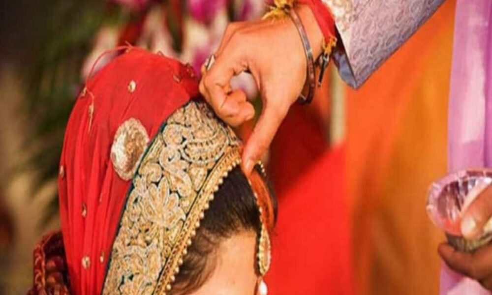 Family Court said It is a wife duty to Wearing Sindoor It Shows She Is Married – मांग में सिंदूर लगाना एक पत्नी की ड्यूटी है, महिला से बोला कोर्ट