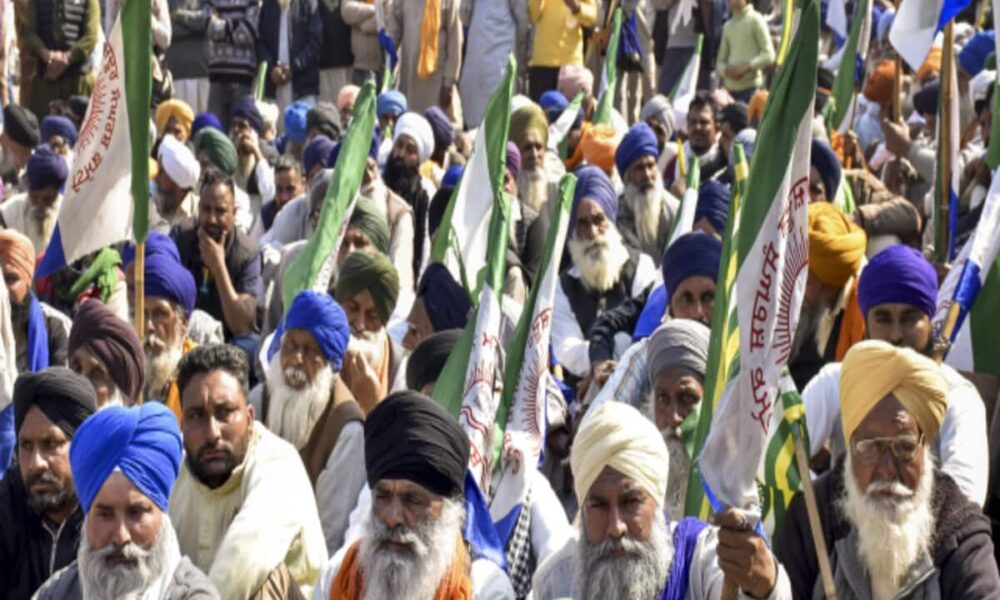 Security beefed up at Ghazipur Singhu and tikri border in Delhi for farmers Delhi Chalo march call