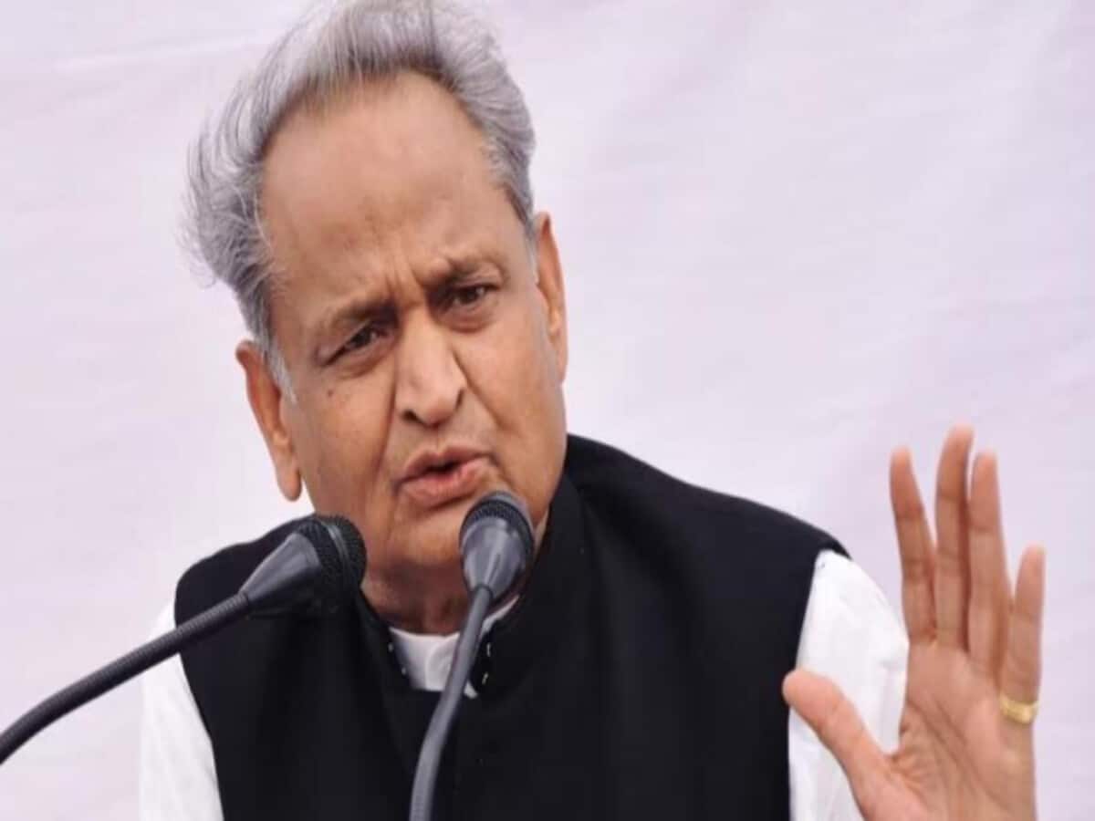 Ashok Gehlot targeted Lalchand Kataria and Rajendra Yadav for leaving Congress Ashok Gehlot targeted Lalchand Kataria and Rajendra Yadav for leaving Congress