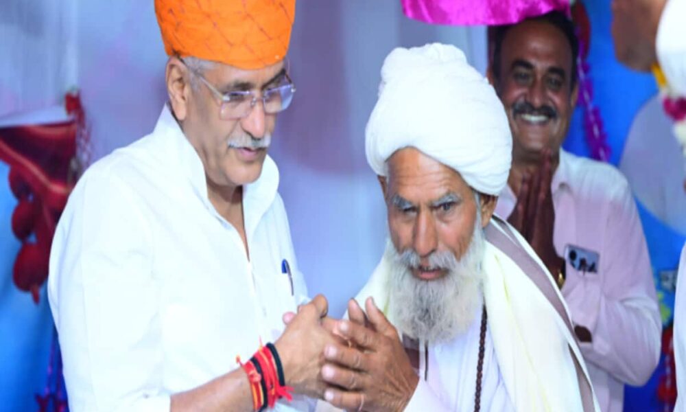 Lok Sabha Elections 2024: Union Minister Gajendra Singh Shekhawat targeted Ashok Gehlot over the opposition to CAA law – तकलीफ देख मुझे दुःख होता था, पाक विस्थापितों से ऐसा क्यों बोले