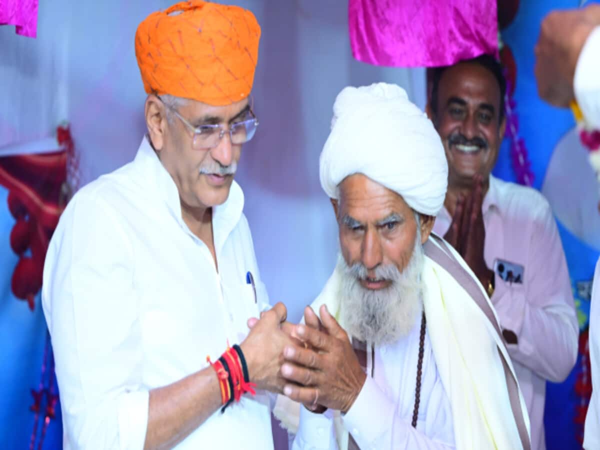 Lok Sabha Elections 2024: Union Minister Gajendra Singh Shekhawat targeted Ashok Gehlot over the opposition to CAA law – तकलीफ देख मुझे दुःख होता था, पाक विस्थापितों से ऐसा क्यों बोले Lok Sabha Elections 2024: Union Minister Gajendra Singh Shekhawat targeted Ashok Gehlot over the opposition to CAA law – तकलीफ देख मुझे दुःख होता था, पाक विस्थापितों से ऐसा क्यों बोले