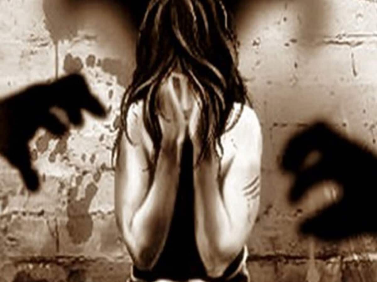 बच्चियां बोली- स्कूल में शिक्षक करते है हमारे साथ गंदा काम; नारायणपुर में सरकारी स्कूल की छात्राओं ने लगाया 3 शिक्षकों पर आरोप बच्चियां बोली- स्कूल में शिक्षक करते है हमारे साथ गंदा काम; नारायणपुर में सरकारी स्कूल की छात्राओं ने लगाया 3 शिक्षकों पर आरोप