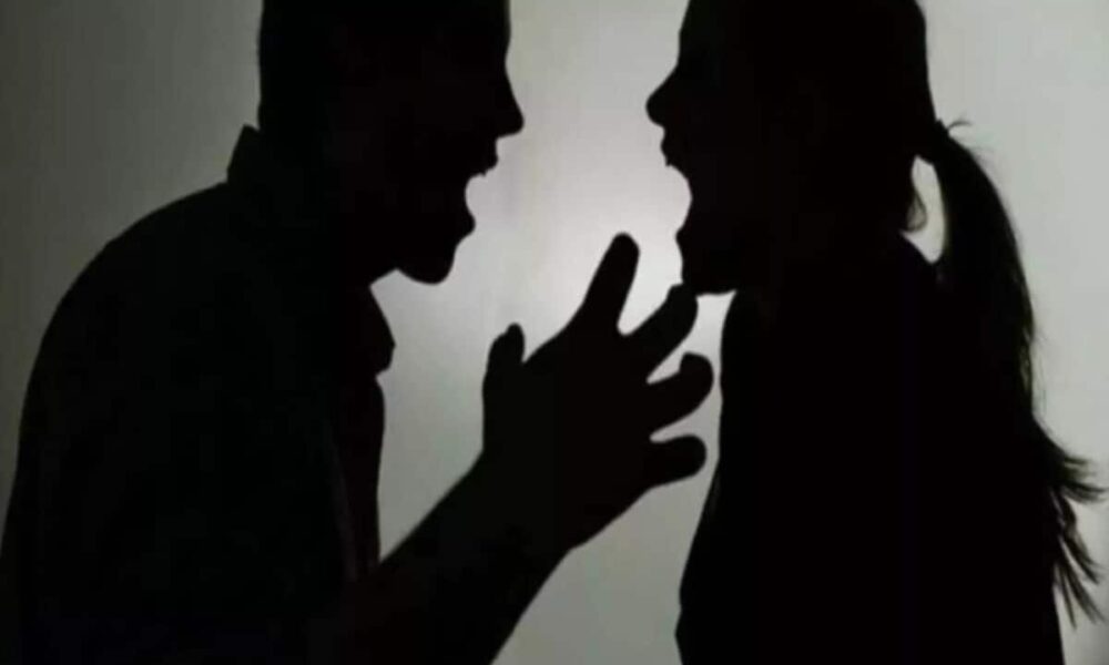 सिपाही के घर में प्रमिका का हाई वोल्टेज ड्रामा, शादी से इनकार पर नाराज, सिलेंडर में लगाई आग