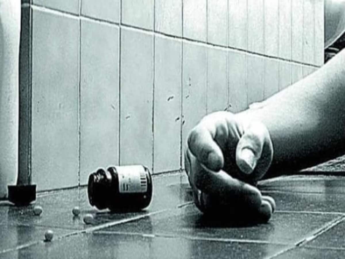कोचिंग में साथ पढ़ने वाले लड़का-लड़की ने खा लिया जहर, जयपुर में दोनों कार में मिले बेहोश कोचिंग में साथ पढ़ने वाले लड़का-लड़की ने खा लिया जहर, जयपुर में दोनों कार में मिले बेहोश
