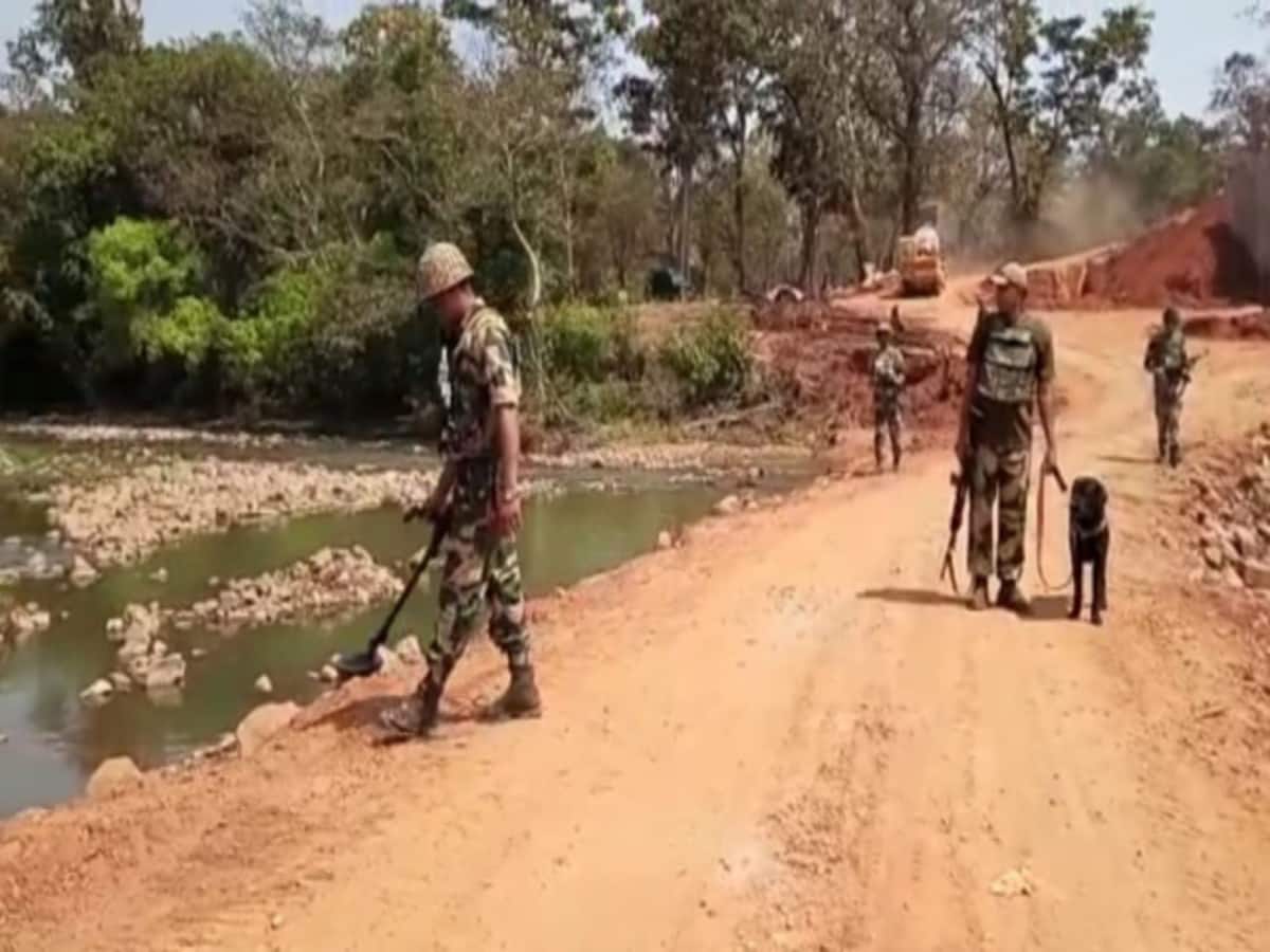 छत्तीसगढ़ में माओवादियों की नस तोड़ रहे जवान, दो दिनों में तीन नक्सली ढेर, पहले चरण में होंगे यहां चुनाव छत्तीसगढ़ में माओवादियों की नस तोड़ रहे जवान, दो दिनों में तीन नक्सली ढेर, पहले चरण में होंगे यहां चुनाव