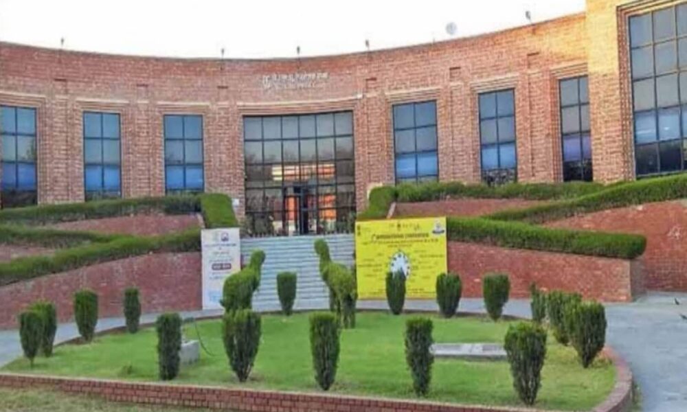 जेएनयू यौन उत्पीड़न: छात्राओं के सामने नंगा टहल रहा था शख्स, जारी हुई एडवाइजरी