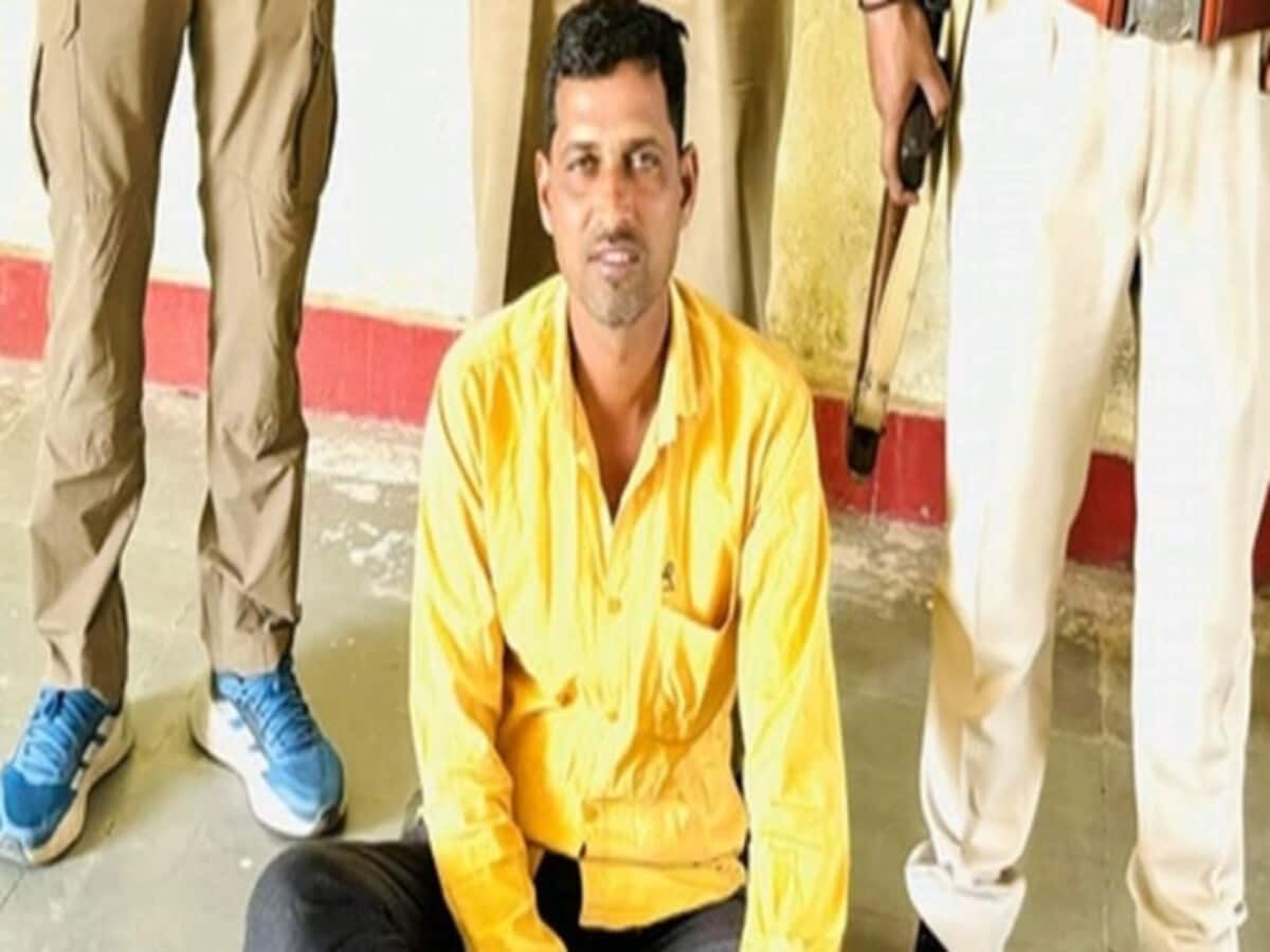 20 हजार का इनामी मध्यप्रदेश में पकड़ा, करौली जिले की हिंडौन पुलिस की कार्रवाई 20 हजार का इनामी मध्यप्रदेश में पकड़ा, करौली जिले की हिंडौन पुलिस की कार्रवाई