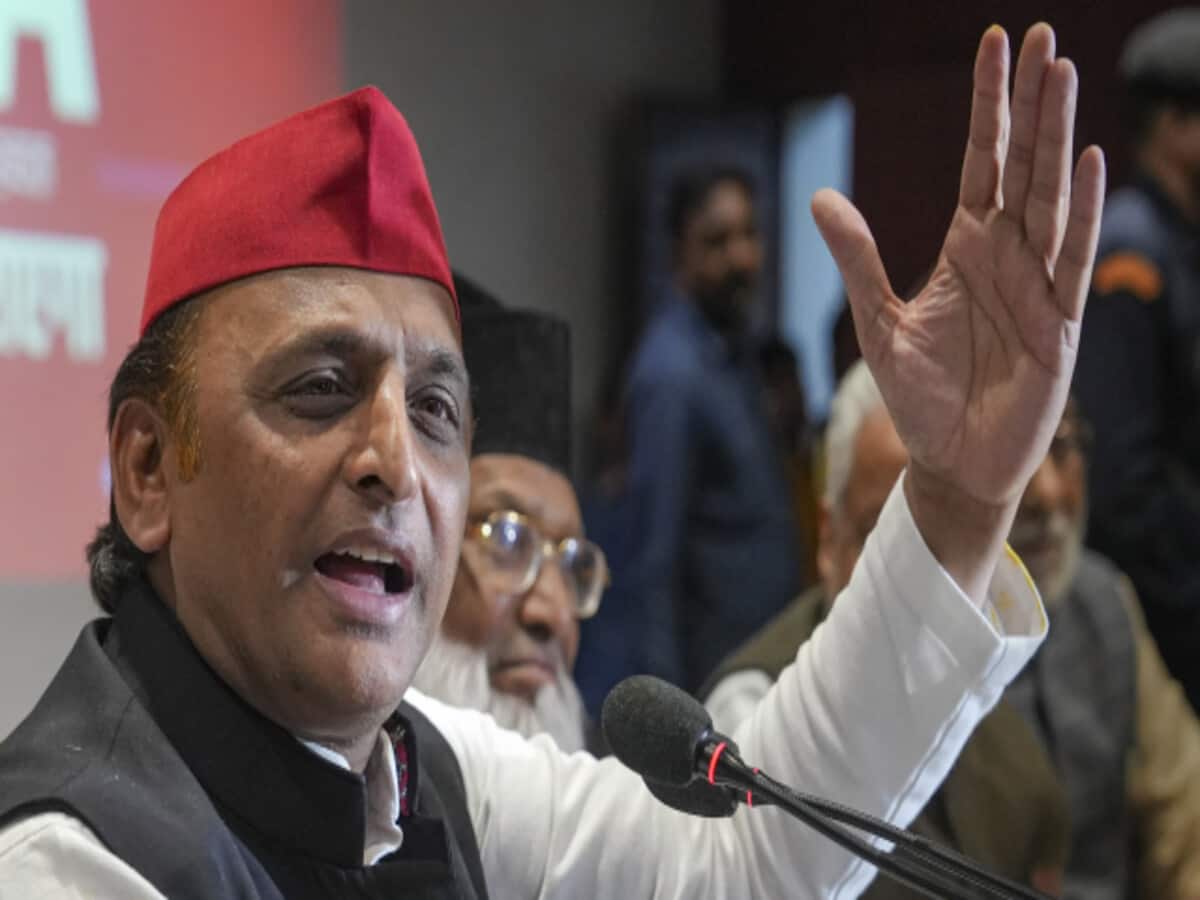 akhilesh yadav took a dig at bjp leaders announcement of leaving politics not fighting in loksabha election akhilesh yadav took a dig at bjp leaders announcement of leaving politics not fighting in loksabha election