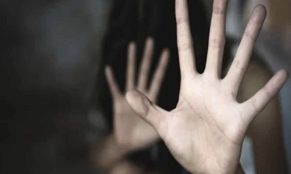 शर्मनाक! कमरे में छिपा था चाचा, नाबालिग भतीजी को बनाया हवस का शिकार; दादी ने देखा तो…