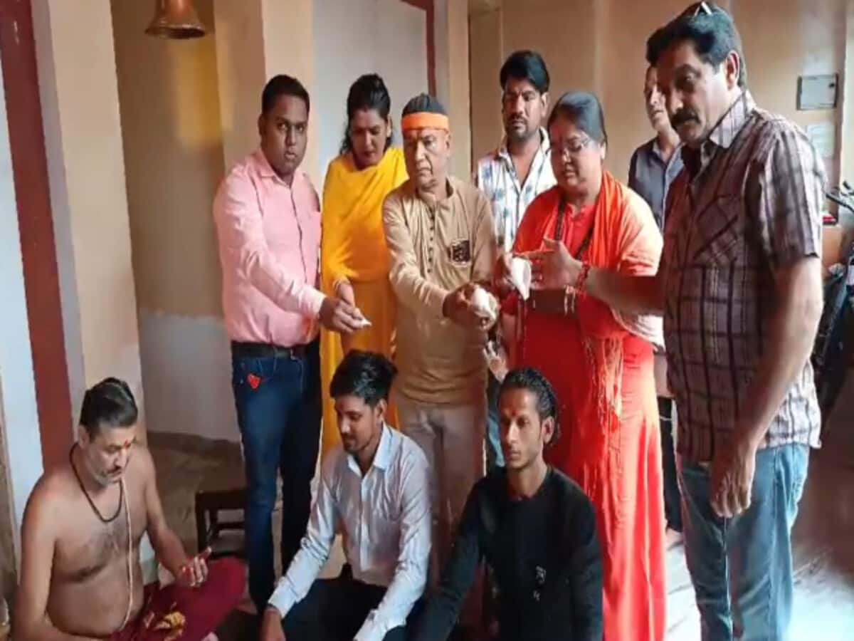 जबलपुर के अल्लारखा और भोपाल के अजीज ने अपनाया सनातन, मिली नई पहचान जबलपुर के अल्लारखा और भोपाल के अजीज ने अपनाया सनातन, मिली नई पहचान