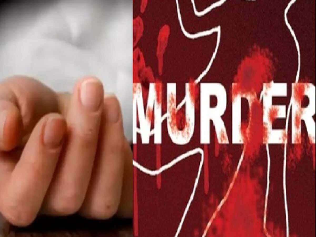 महिला का कमरे के अंदर मिला शव, गले में कई निशान; मर्डर के शक में पति गिरफ्तार महिला का कमरे के अंदर मिला शव, गले में कई निशान; मर्डर के शक में पति गिरफ्तार