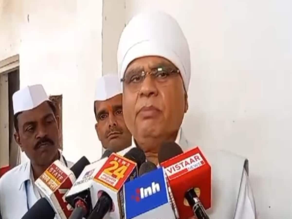 मोदी खत्म कर रहे संविधान, बचाने के लिए बहाना पड़ेगा खून, कांग्रेस विधायक का बयान मोदी खत्म कर रहे संविधान, बचाने के लिए बहाना पड़ेगा खून, कांग्रेस विधायक का बयान