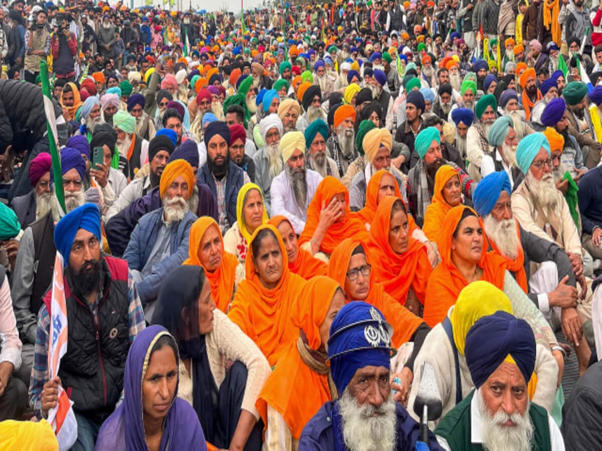 आज फिर दिल्ली की ओर कूच करेंगे प्रदर्शनकारी किसान, रेल रोकने का भी प्लान; पुलिस ने बढ़ाई सुरक्षा आज फिर दिल्ली की ओर कूच करेंगे प्रदर्शनकारी किसान, रेल रोकने का भी प्लान; पुलिस ने बढ़ाई सुरक्षा