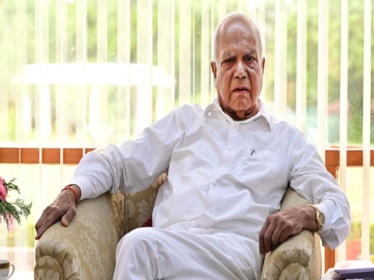 पंजाब विधानसभा में राज्यपाल के सामने लगे 'मुर्दाबाद' के नारे, अभिभाषण भी पूरा नहीं कर पाए गवर्नर पंजाब विधानसभा में राज्यपाल के सामने लगे 'मुर्दाबाद' के नारे, अभिभाषण भी पूरा नहीं कर पाए गवर्नर
