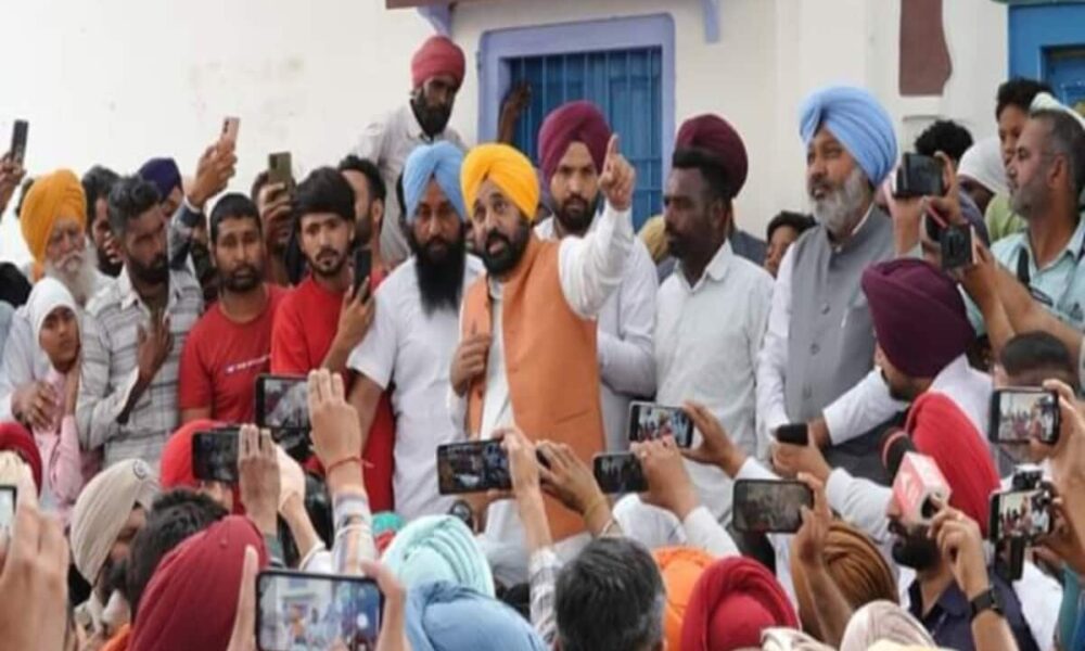 पंजाब में जहरीली शराब से अब तक 21 की मौत, CM भगवंत मान ने की पीड़ित परिवारों से मुलाकात