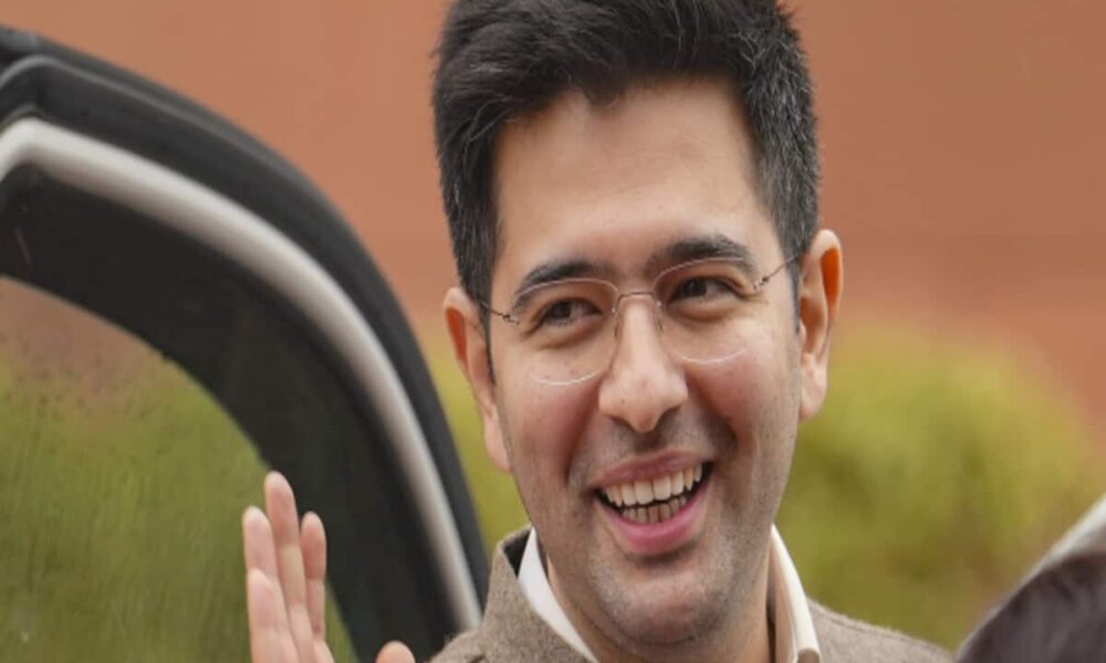 चुनावी मैदान से राघव चड्ढा गायब, आंख की सर्जरी कराने जाएंगे ब्रिटेन; भाजपा ने कसा तंज