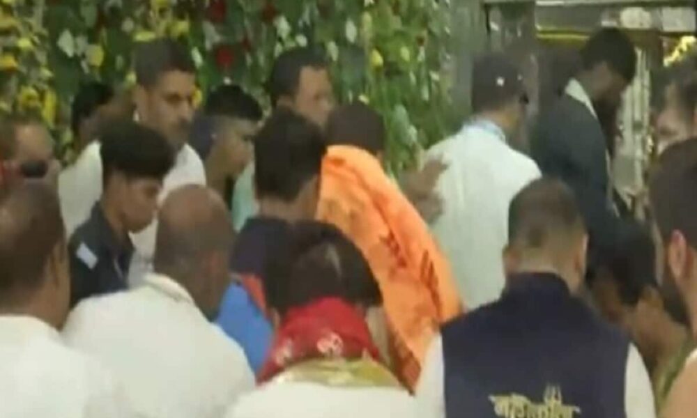 VIDEO: उज्जैन में महाकाल के दर्शन के लिए पहुंचे राहुल, गूंजे मोदी मोदी के नारे