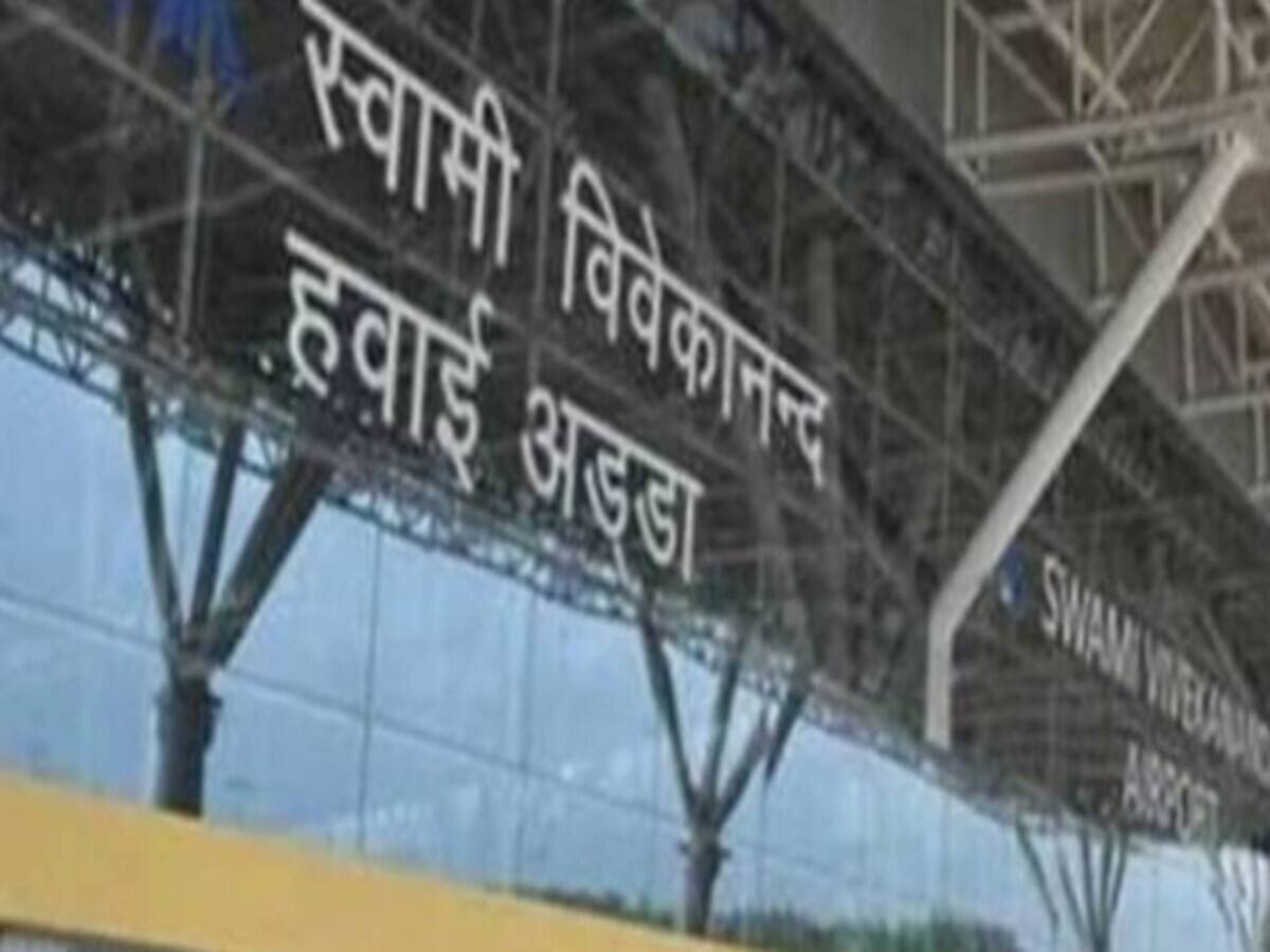 रायपुर एयरपोर्ट के पार्किंग में टैक्सी ड्राइवर को आया हार्ड अटैक, अस्पताल पहुंचने से पहले ही मौत, ड्राइवरों ने किया हंगामा रायपुर एयरपोर्ट के पार्किंग में टैक्सी ड्राइवर को आया हार्ड अटैक, अस्पताल पहुंचने से पहले ही मौत, ड्राइवरों ने किया हंगामा