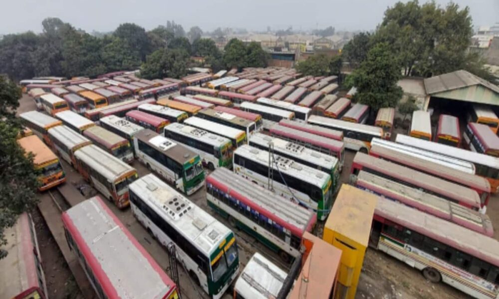 यूपी रोडवेज बसों में लगेंगी कैमरे वाली स्लीप साउंड सेंसर, नींद आने पर ड्राइवर को ऐसे जगाएंगी
