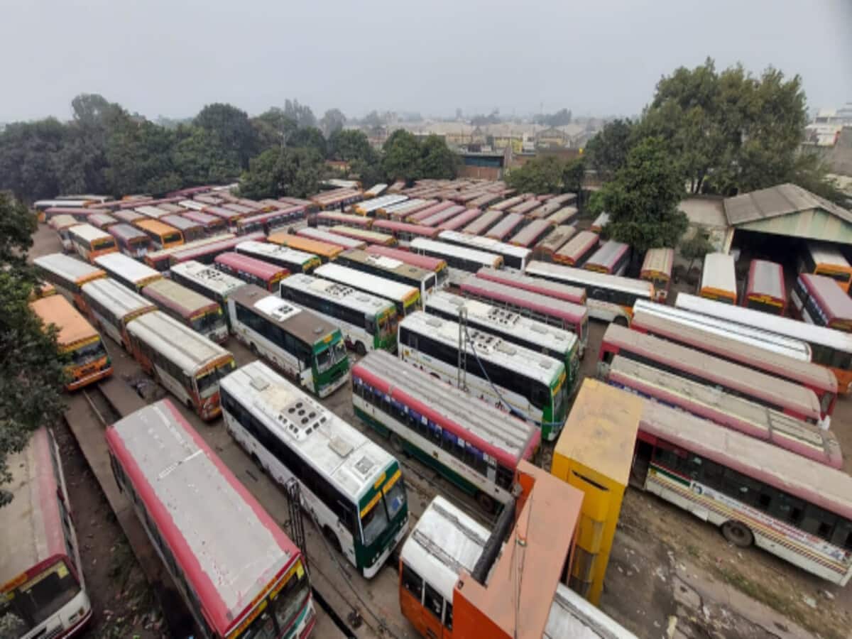 यूपी रोडवेज बसों में लगेंगी कैमरे वाली स्लीप साउंड सेंसर, नींद आने पर ड्राइवर को ऐसे जगाएंगी यूपी रोडवेज बसों में लगेंगी कैमरे वाली स्लीप साउंड सेंसर, नींद आने पर ड्राइवर को ऐसे जगाएंगी