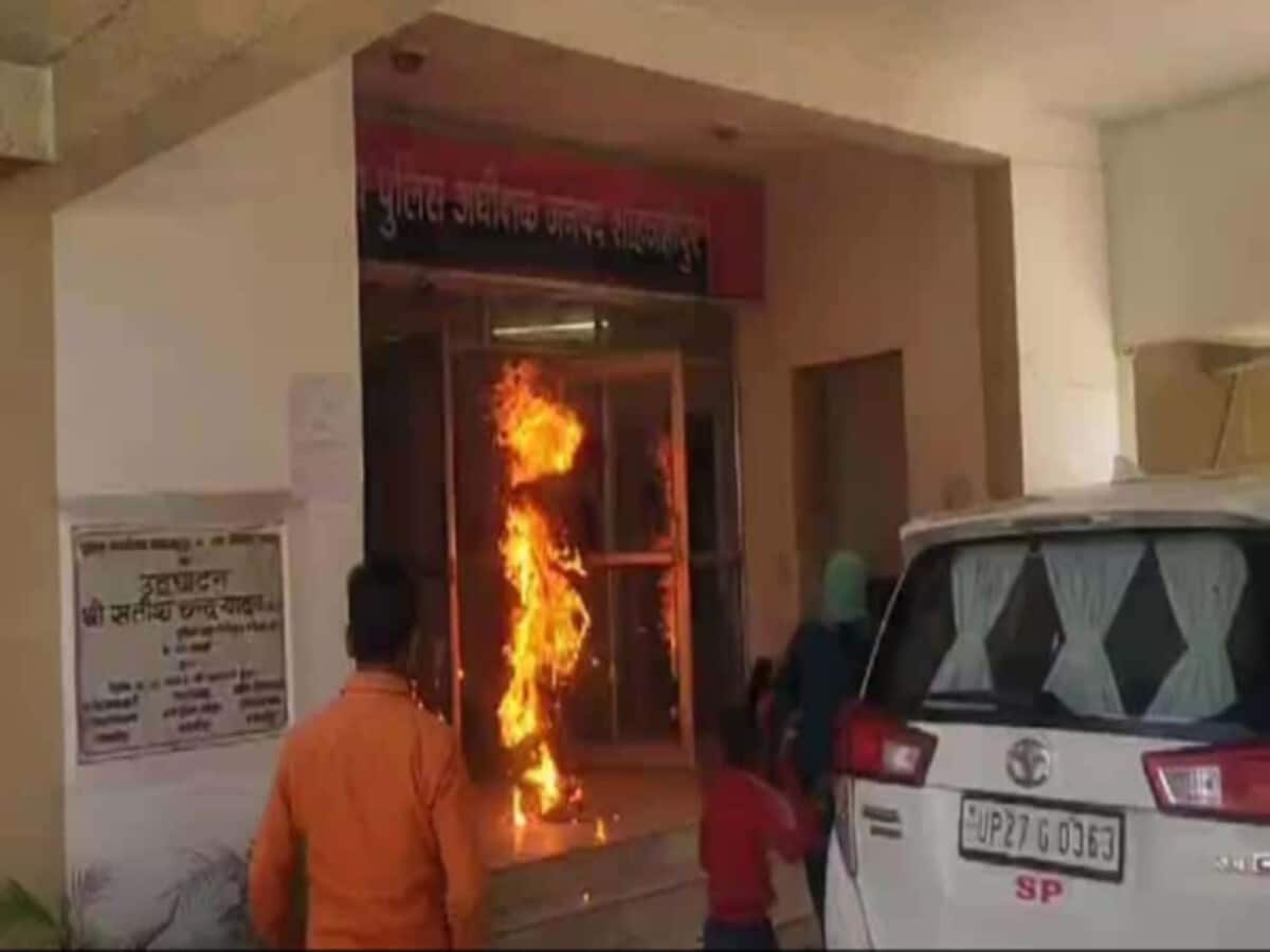 एसपी ऑफिस में खुद को आग लगाने वाले की 11वें दिन मौत, सात पर केस, 3 भेजे जेल एसपी ऑफिस में खुद को आग लगाने वाले की 11वें दिन मौत, सात पर केस, 3 भेजे जेल