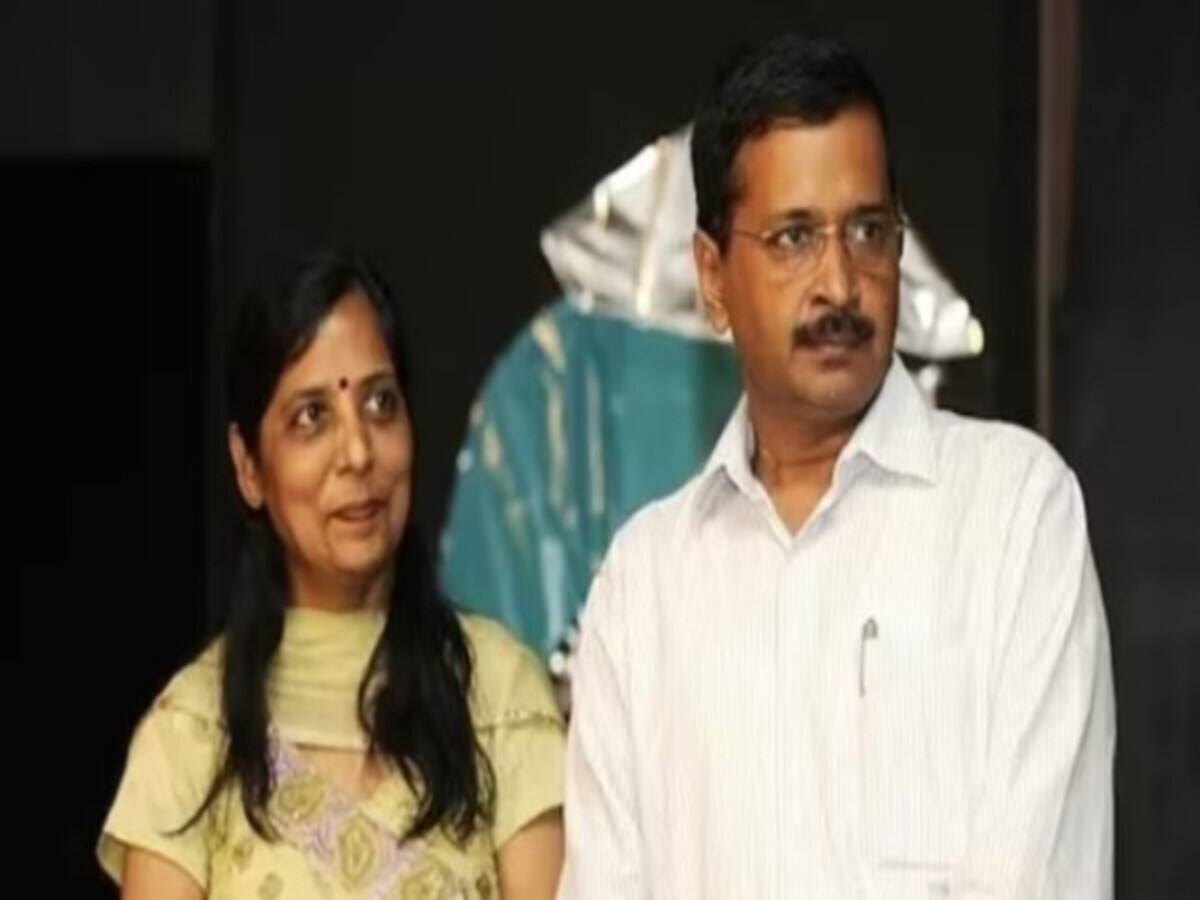 मेरे लिए मंदिर जाना, 1000 रुपए वाला वादा पूरा करूंगा; जेल से केजरीवाल का संदेश लेकर आईं पत्नी सुनीता मेरे लिए मंदिर जाना, 1000 रुपए वाला वादा पूरा करूंगा; जेल से केजरीवाल का संदेश लेकर आईं पत्नी सुनीता