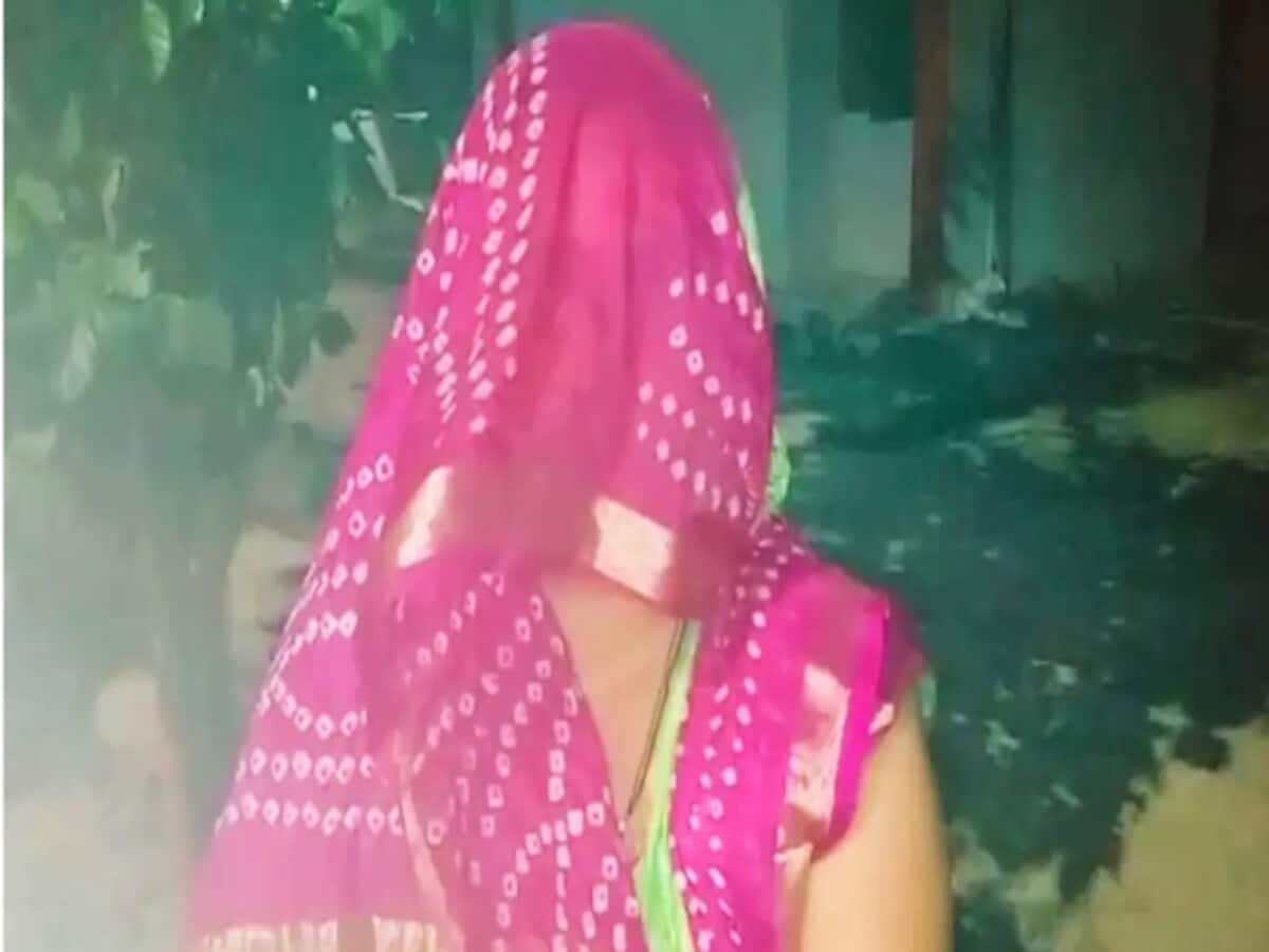 'तुम्हारे बदन पर दाग है, तुम मेरे साथ…' पति ने 1 माह की बेटी संग पत्नी को घर से निकाला 'तुम्हारे बदन पर दाग है, तुम मेरे साथ…' पति ने 1 माह की बेटी संग पत्नी को घर से निकाला