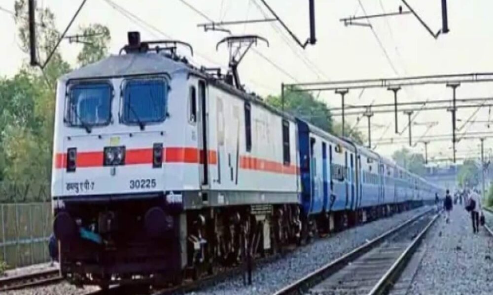 Holi Special Trains: होली पर घर जाने में नहीं होगी परेशानी, रेलवे चला रहा स्पेशल ट्रेन; देखें पूरा शेड्यूल
