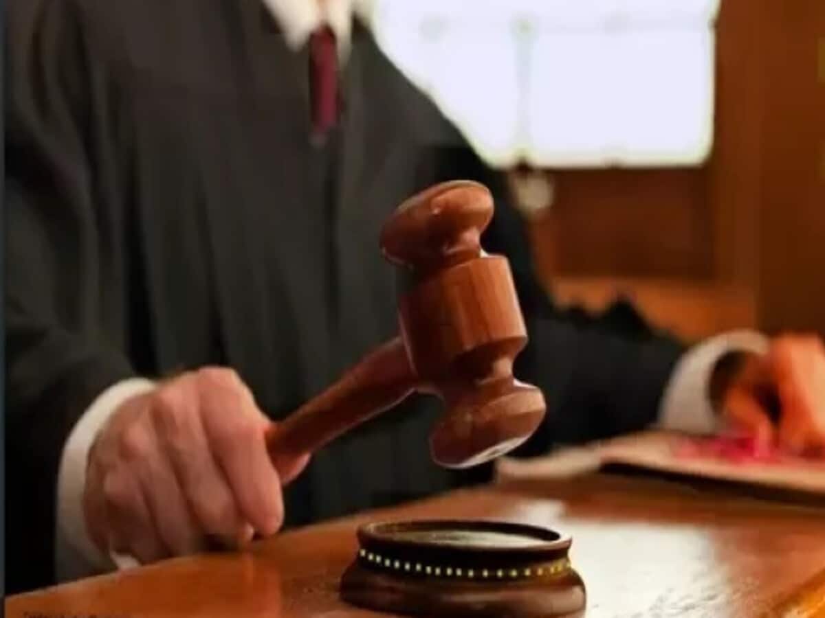 गाजियाबाद में दस लाख रुपये के लिए सामूहिक हत्याकांड, दोषी को मिली फांसी की सजा गाजियाबाद में दस लाख रुपये के लिए सामूहिक हत्याकांड, दोषी को मिली फांसी की सजा