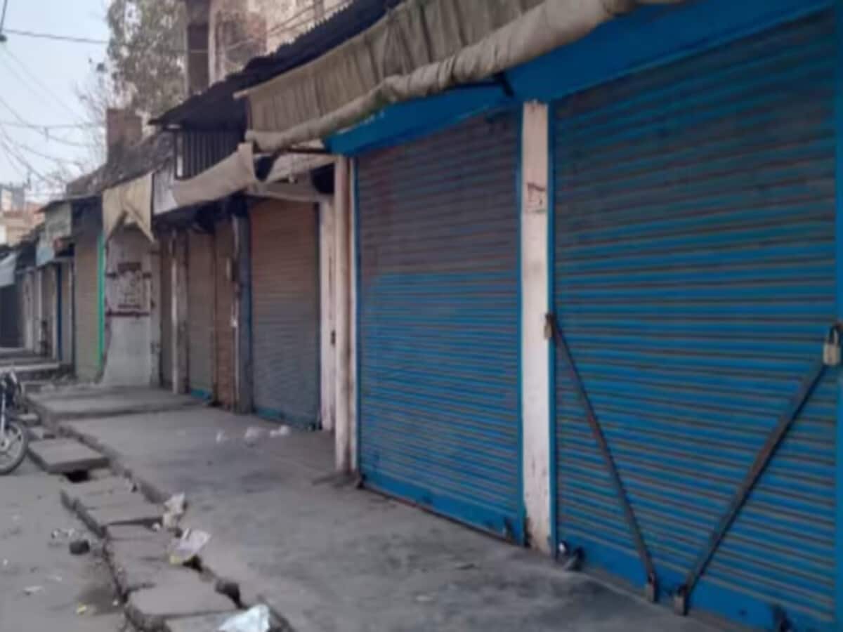 उत्तराखंड में नाबालिग लड़कियों के अपहरण के बाद तनाव, जबरन बंद करवाई जा रहीं मुस्लिमों की दुकानें उत्तराखंड में नाबालिग लड़कियों के अपहरण के बाद तनाव, जबरन बंद करवाई जा रहीं मुस्लिमों की दुकानें