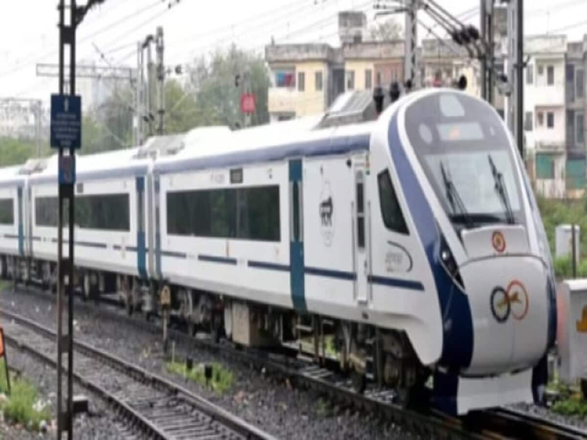 Vande Bharat Train: इस रूट पर शुरू हुई वंदे भारत एक्सप्रेस, इन स्टेशनों पर होगा ठहराव; जानें शेड्यूल Vande Bharat Train: इस रूट पर शुरू हुई वंदे भारत एक्सप्रेस, इन स्टेशनों पर होगा ठहराव; जानें शेड्यूल