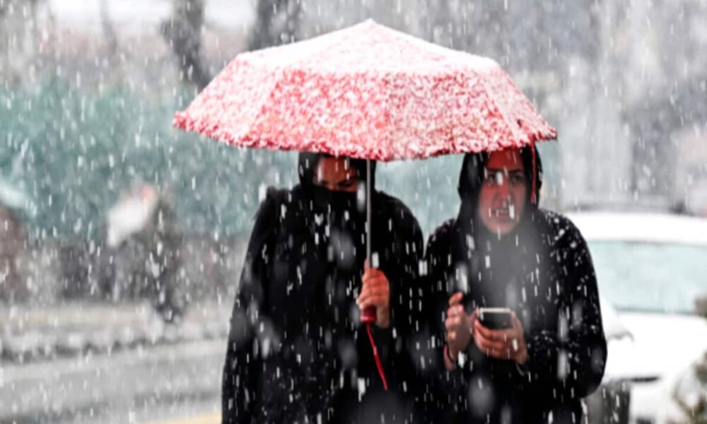 Weather Updates 29 February Strong wind in Delhi rain in UP and heavy snowfall in Himachal – Weather today in Hindi – Aaj ka mausam mausam ki jankari Temp today in Hindi